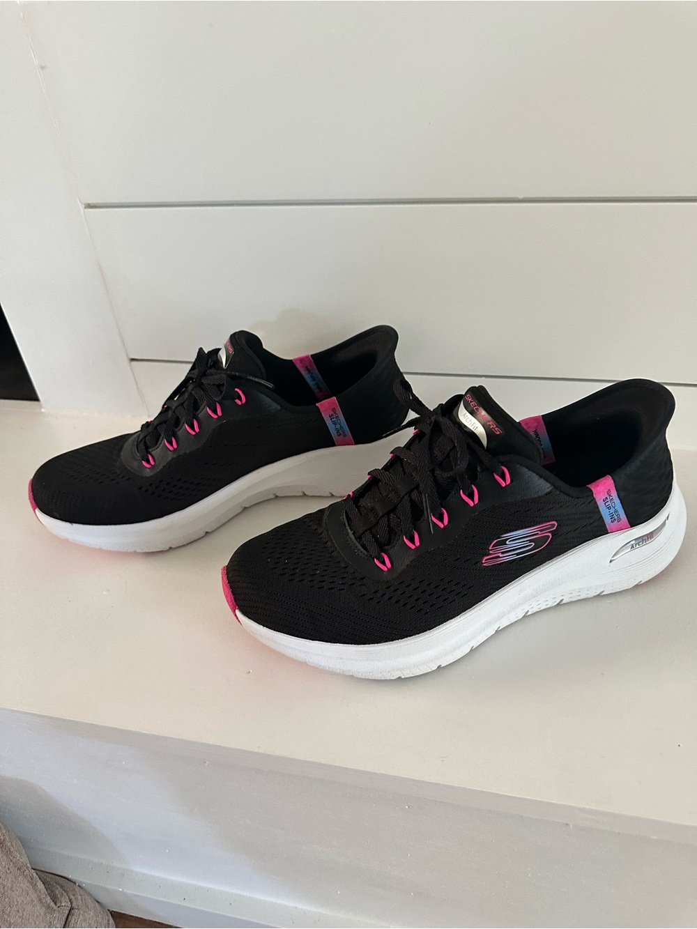 Skechers Arch Fit Slip-Ons Sneakers Like New - Picture 2 of 9